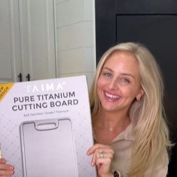 Taima Titanium Cutting Board customer~~Elena S. –California, USA